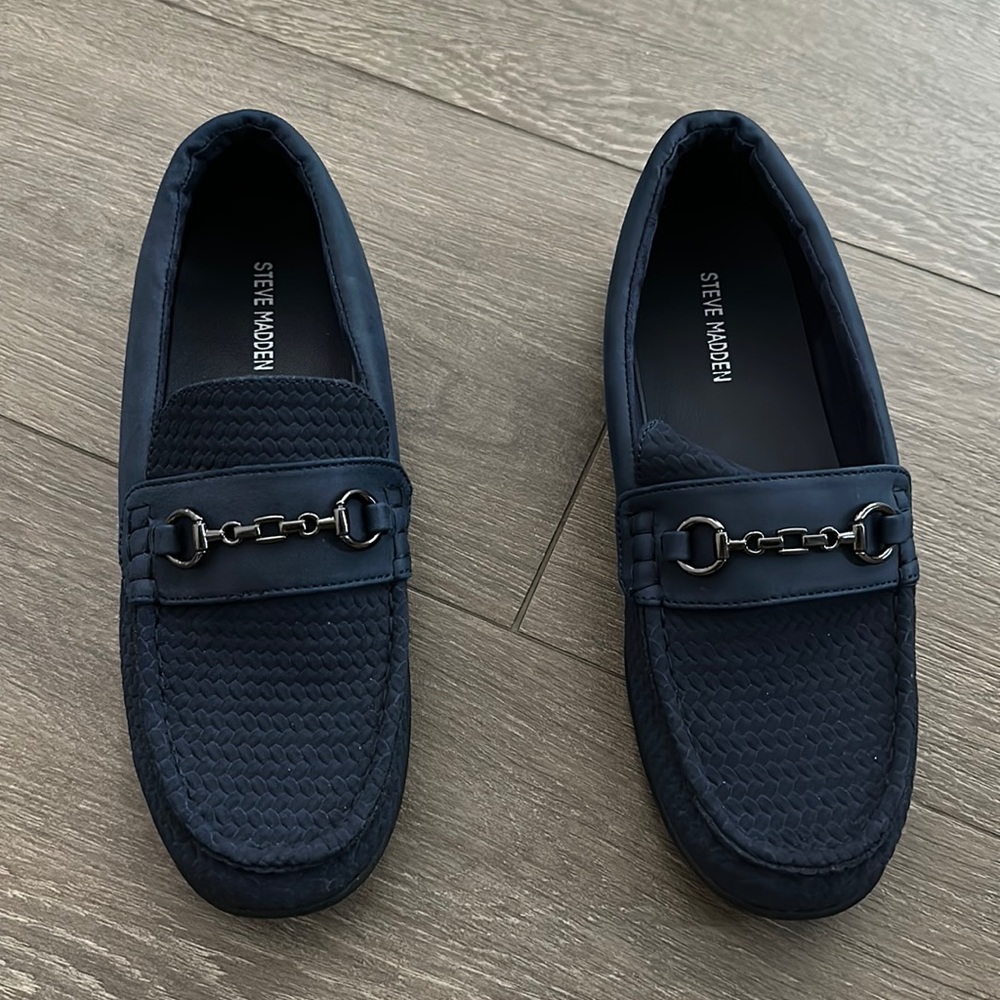 Boys navy blue suede Steve Madden dress shoes. Slide on. Size 5. Like new